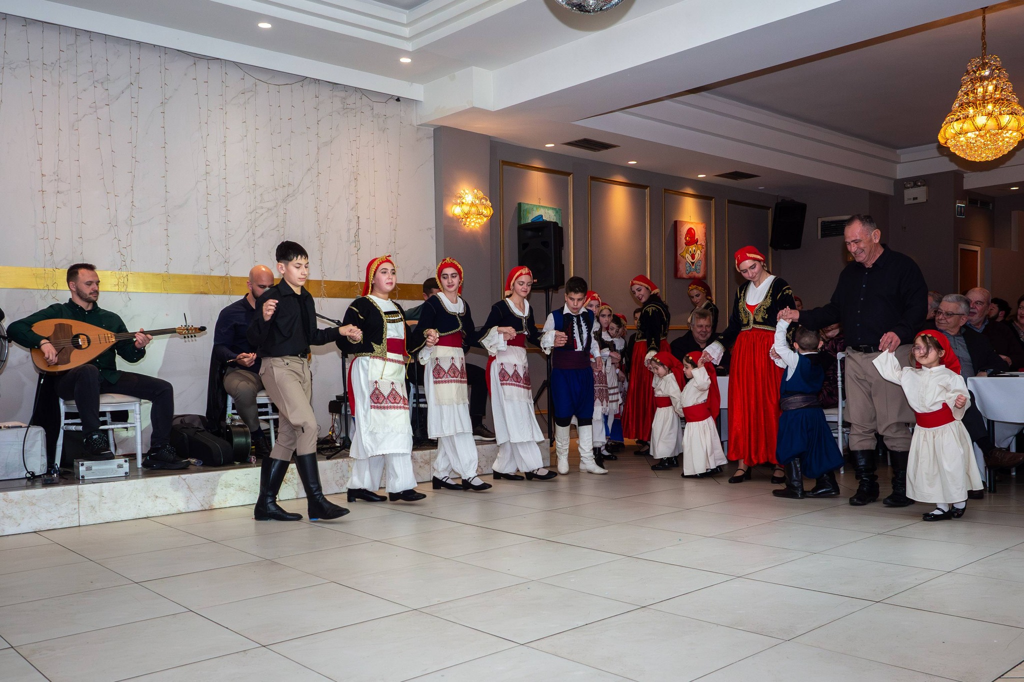 Ο Αποκριάτικος Χορός από το «Αρκάδι» των Κρητών Πάτρας ΦΩΤΟ