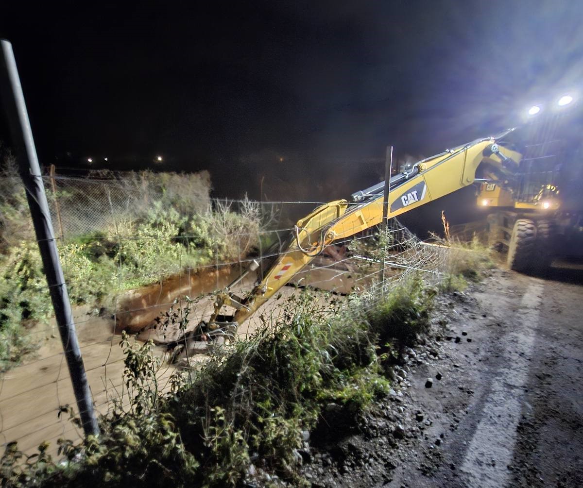 Νέο Σούλι Πατρών: Μηχανήματα της Περιφέρειας νυχθημερόν εμποδίζουν πλημμυρικά φαινόμενα ΦΩΤΟ