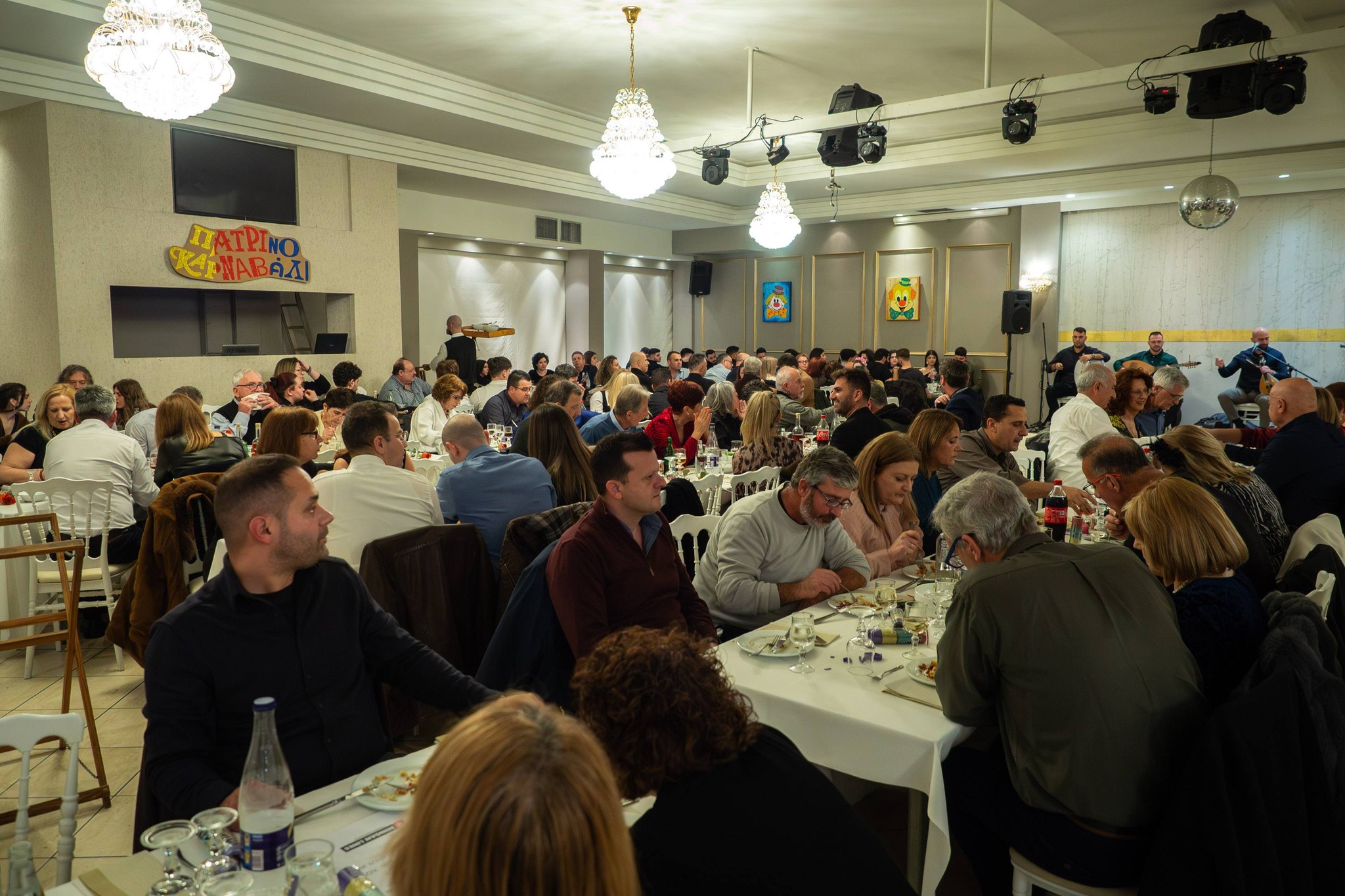 Ο Αποκριάτικος Χορός από το «Αρκάδι» των Κρητών Πάτρας ΦΩΤΟ