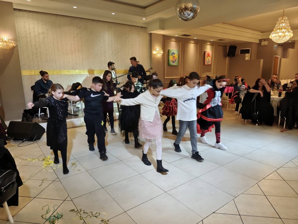Με χορούς μικρών διασκέδασε ο Εκπολιτιστικός της Λεύκας ΦΩΤΟ