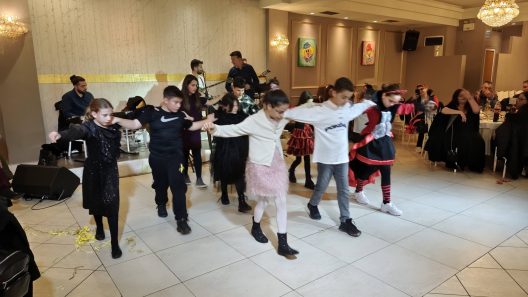 Με χορούς μικρών διασκέδασε ο Εκπολιτιστικός της Λεύκας ΦΩΤΟ