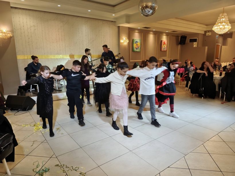 Με χορούς μικρών διασκέδασε ο Εκπολιτιστικός της Λεύκας ΦΩΤΟ