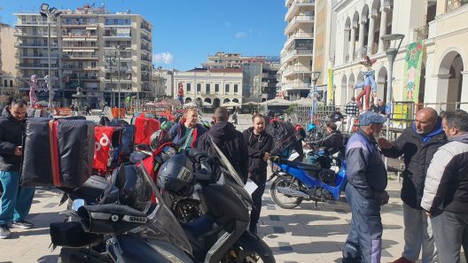 Πάτρα: Διαμαρτυρία από τους διανομείς της Αχαΐας για τα εργασιακά ΦΩΤΟ
