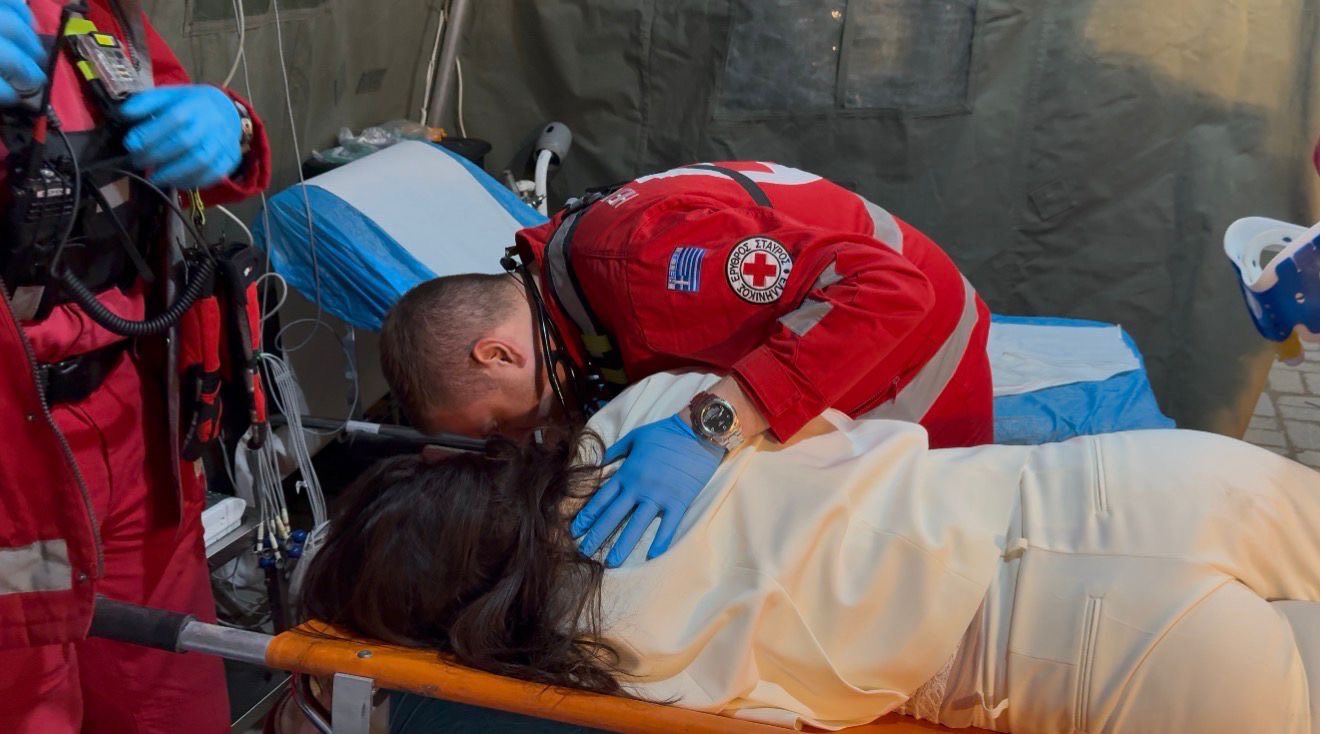 Πάτρα: Κακώσεις, λιποθυμίες, εκδορές σε 223 περιστατικά – Φύλαξη και με λέμβο – Ο επίσημος απολογισμός του Ερυθρού Σταυρού στο Καρναβάλι ΒΙΝΤΕΟ – ΦΩΤΟ