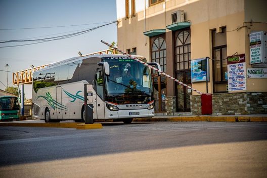 Πάτρα: «Απόβαση» Βολιωτών στην Καρναβαλούπολη με έκτακτα δρομολόγια του ΚΤΕΛ