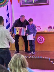 Μαθητής του Δημοτικού βραβεύτηκε στον Διαγωνισμό Καρναβαλικής Μάσκας στην Αχαγιά ΦΩΤΟ