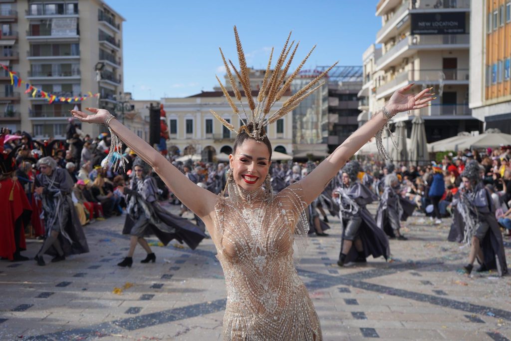 Πατρινό Καρναβάλι 2026: Αφησε εποχή η Μεγάλη Παρέλαση, χιλιάδες καρναβαλιστές μετέφεραν το κέφι ΦΩΤΟ - ΒΙΝΤΕΟ