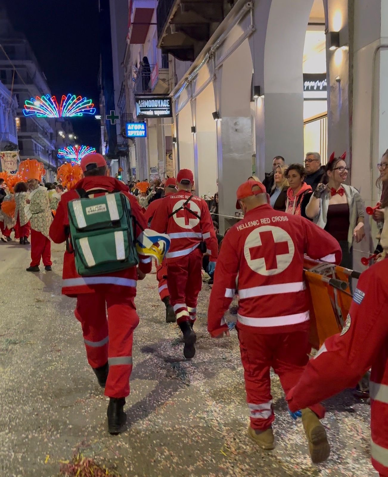 Πάτρα: Κακώσεις, λιποθυμίες, εκδορές σε 223 περιστατικά - Φύλαξη και με λέμβο - Ο επίσημος απολογισμός του Ερυθρού Σταυρού στο Καρναβάλι ΒΙΝΤΕΟ - ΦΩΤΟ