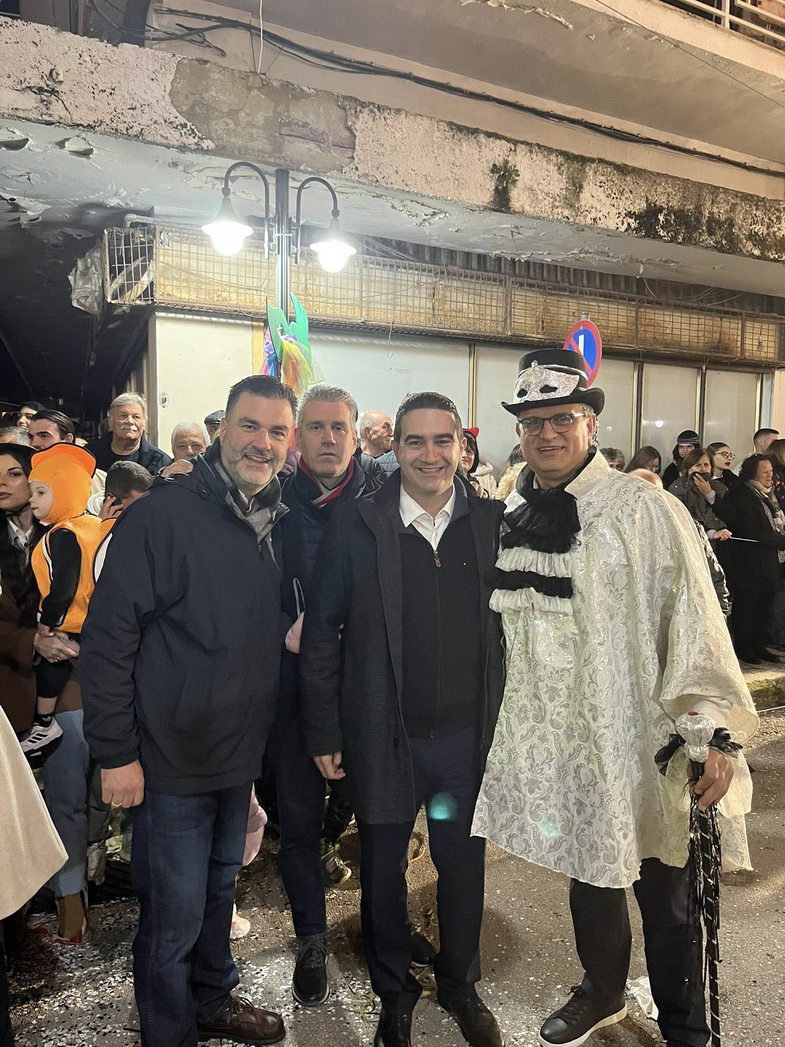 Ο Σκιαδαρέσης με Τόνι Σφήνο...«πέταξαν» Καρναβαλικά στην Ανδραβίδα ΦΩΤΟ 11 Ο Σκιαδαρέσης με Τόνι Σφήνο...«πέταξαν» Καρναβαλικά στην Ανδραβίδα ΦΩΤΟ