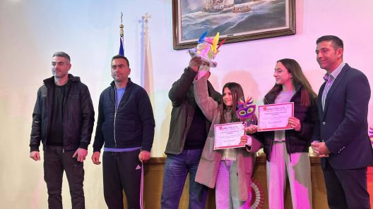 Μαθητής του Δημοτικού βραβεύτηκε στον Διαγωνισμό Καρναβαλικής Μάσκας στην Αχαγιά ΦΩΤΟ