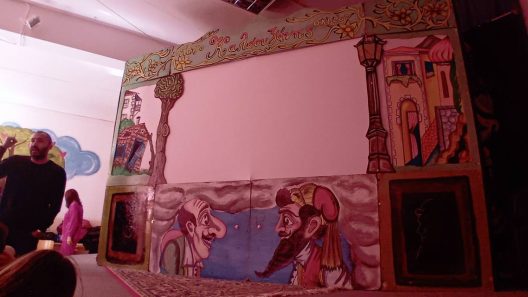 Οι μαθητές του 1ου ΔΣ Ακράτας απόλαυσαν την παράσταση «Εις τον Αφρό της Θάλασσας» ΦΩΤΟ