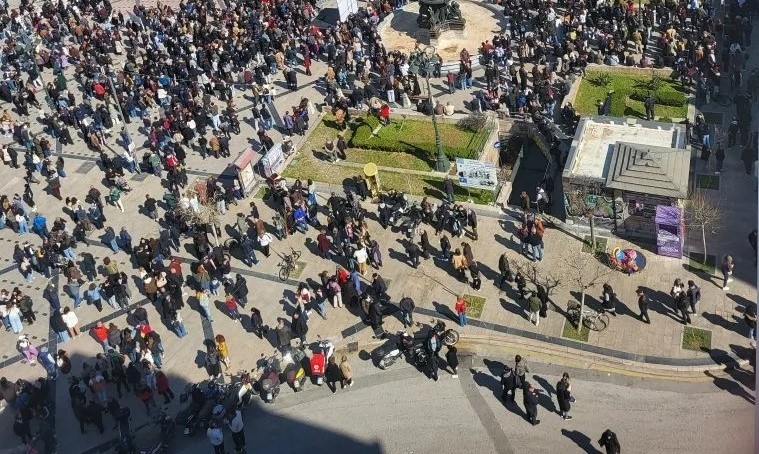 Πάτρα: Τρία χρόνια από την τραγωδία των Τεμπών - «Η κονωνία δεν ξεχνά» το σύνθημα του μεγάλου συλλαλητηρίου ΦΩΤΟ