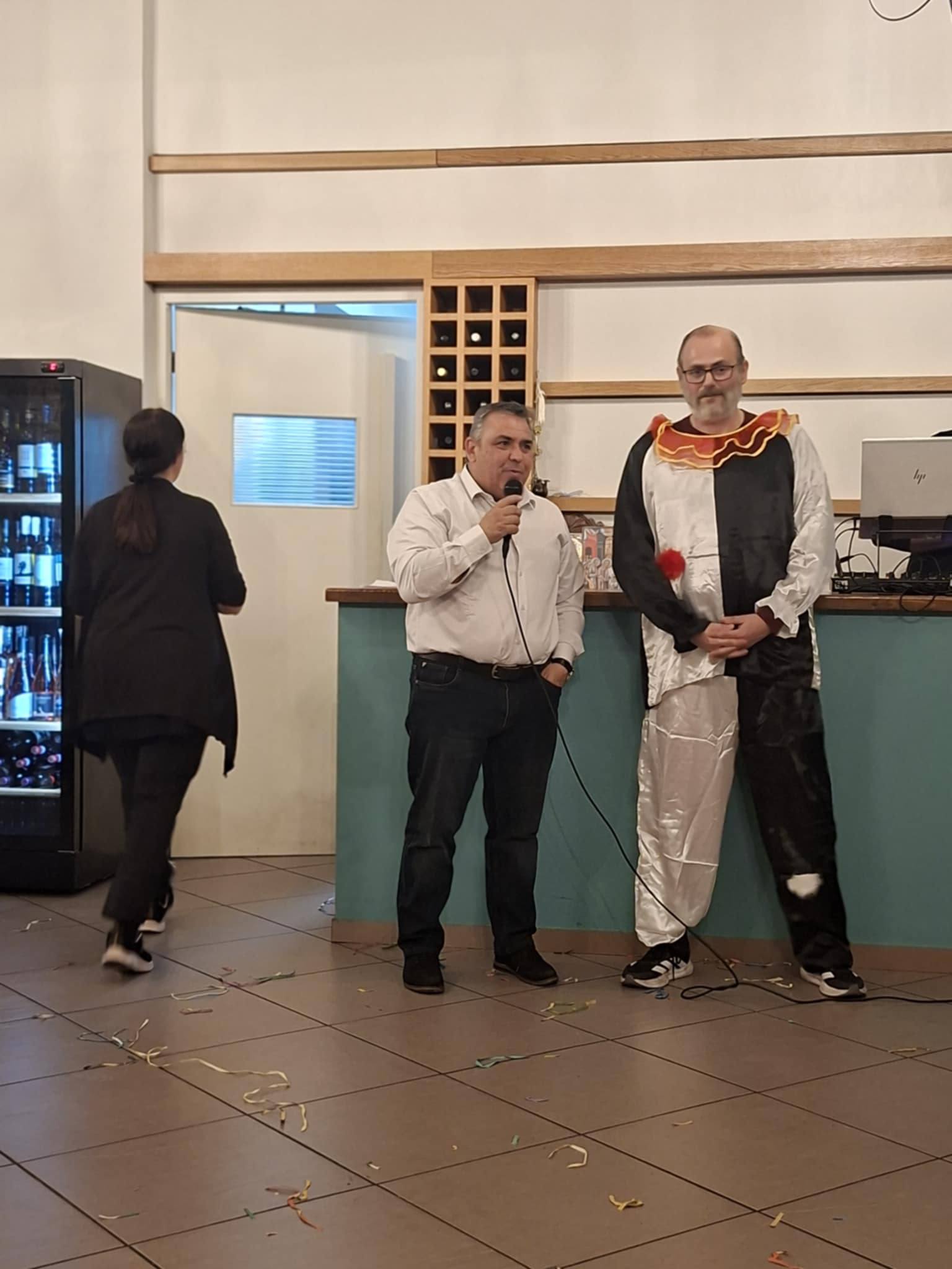 Μασκαρεμένοι οι Γονείς του Δημοτικού της Γονέων και Κηδεμόνων του Δημοτικού της Κουλούρας Αιγίου ΦΩΤΟ