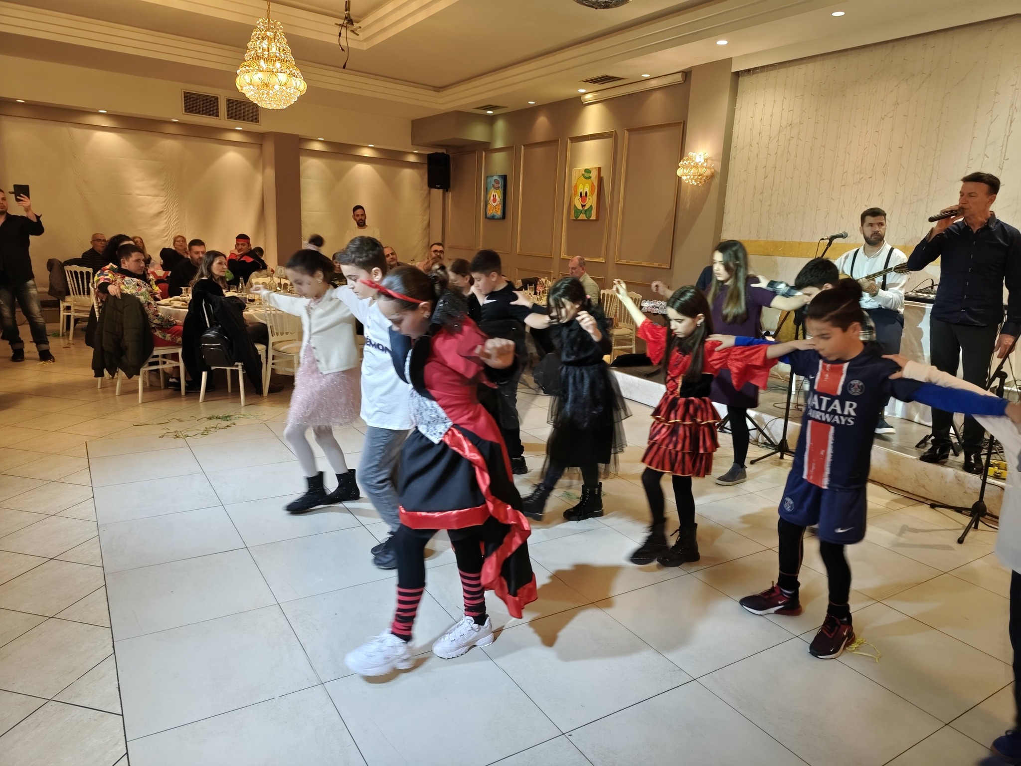 Με χορούς μικρών διασκέδασε ο Εκπολιτιστικός της Λεύκας ΦΩΤΟ