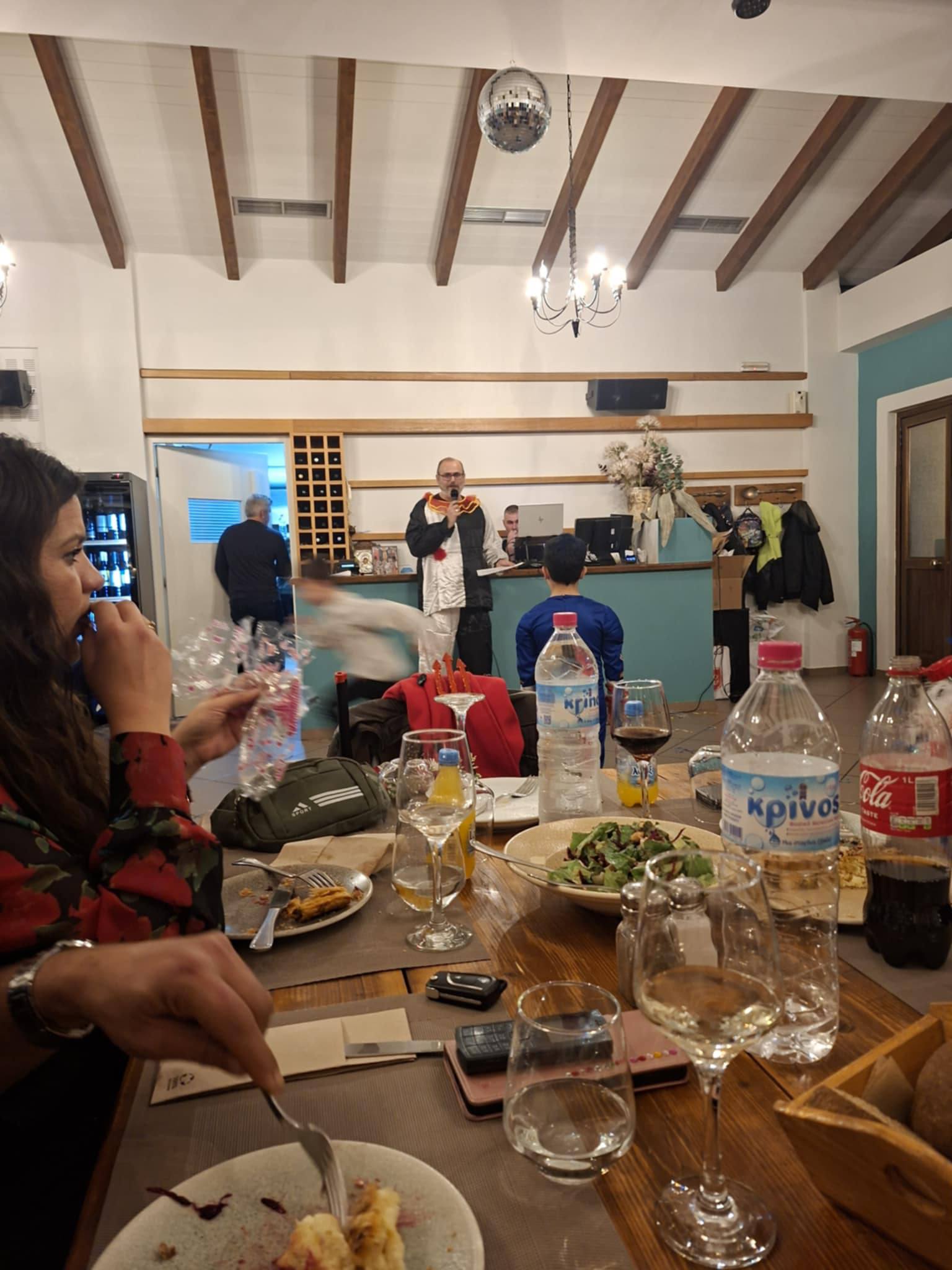 Μασκαρεμένοι οι Γονείς του Δημοτικού της Γονέων και Κηδεμόνων του Δημοτικού της Κουλούρας Αιγίου ΦΩΤΟ