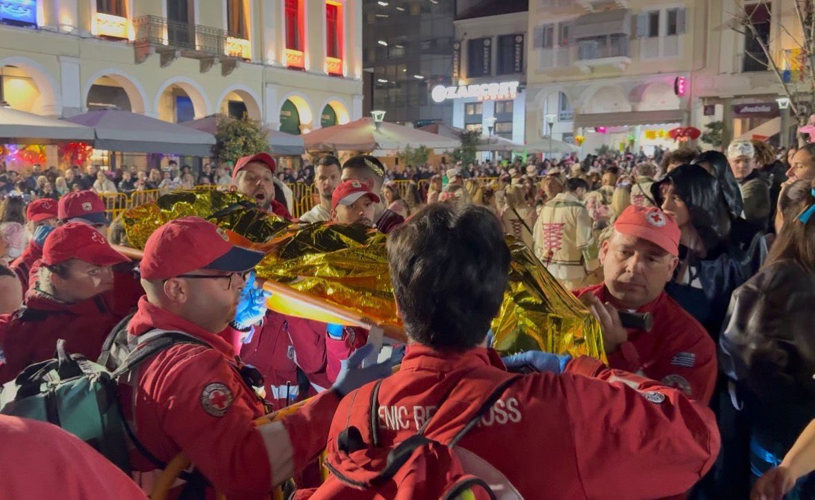 Πάτρα: Κακώσεις, λιποθυμίες, εκδορές σε 223 περιστατικά - Φύλαξη και με λέμβο - Ο επίσημος απολογισμός του Ερυθρού Σταυρού στο Καρναβάλι ΒΙΝΤΕΟ - ΦΩΤΟ