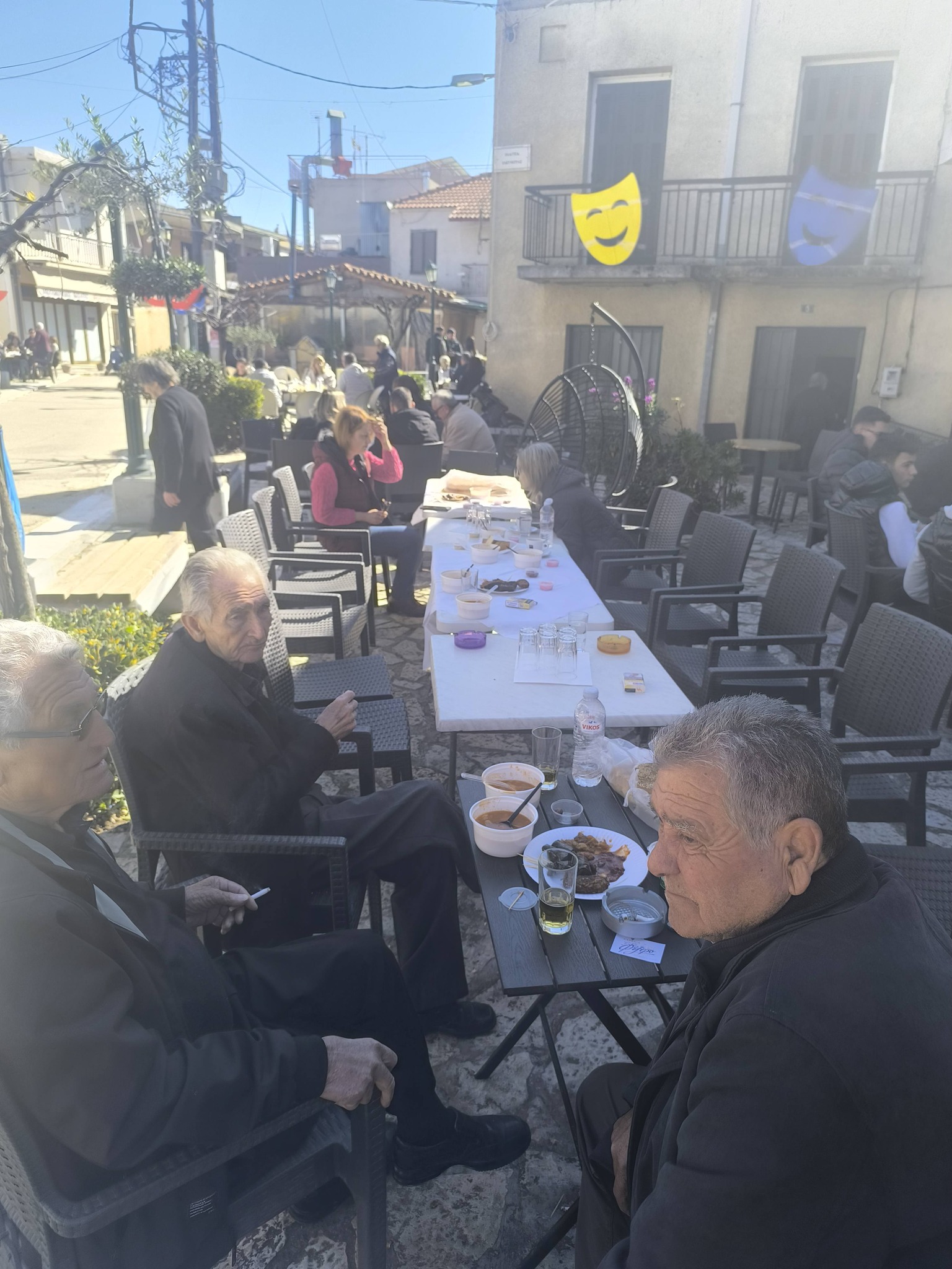 Το Μαζαράκι με εδέσματα Καθαράς Δευτέρας ΦΩΤΟ