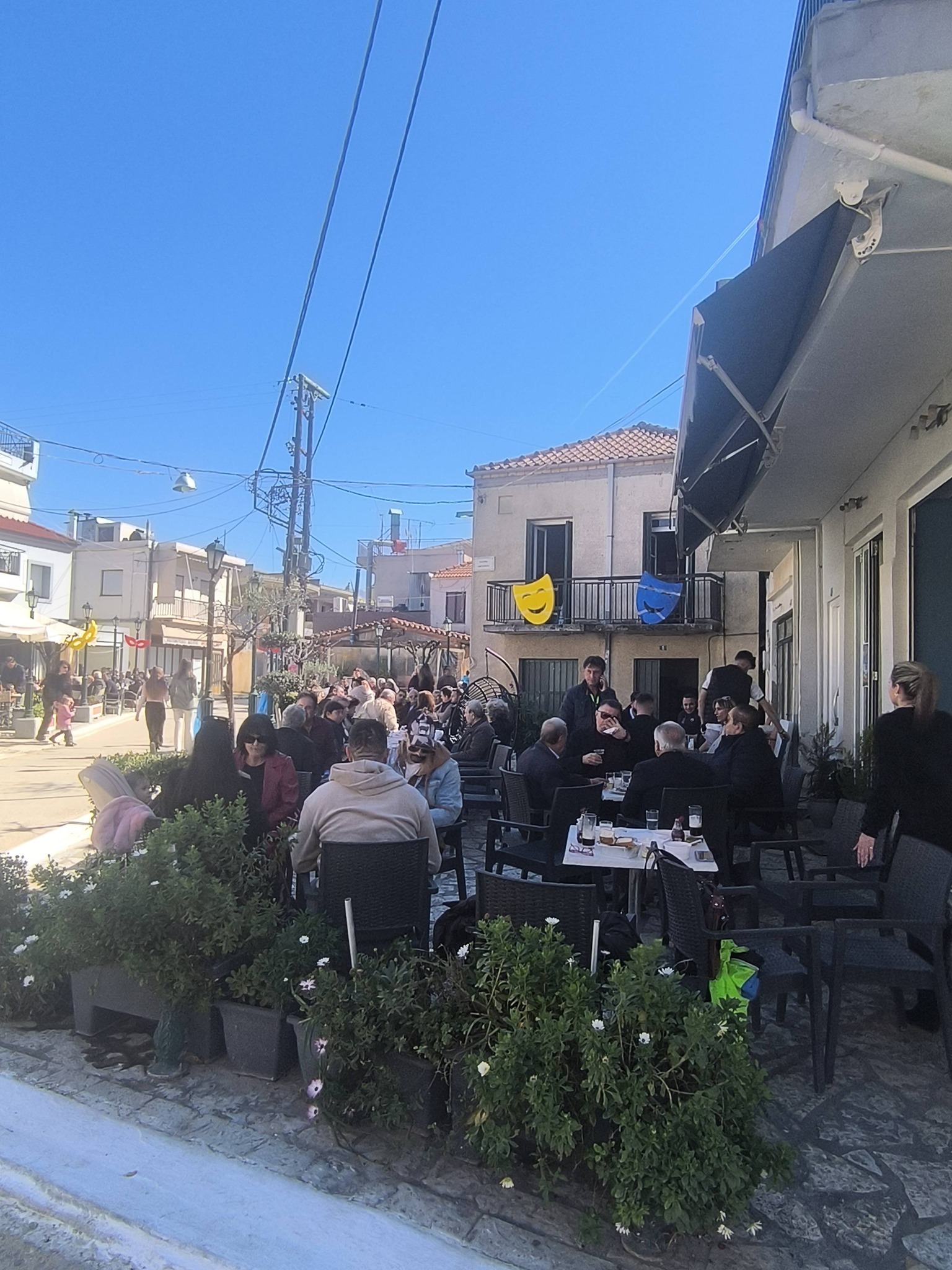 Το Μαζαράκι με εδέσματα Καθαράς Δευτέρας ΦΩΤΟ