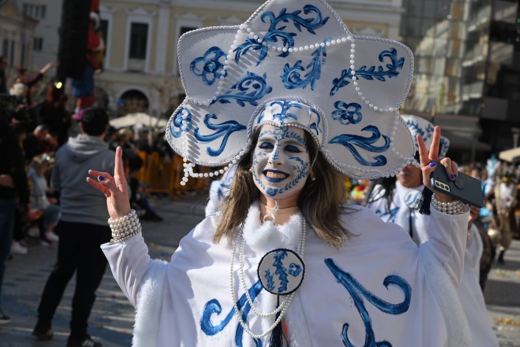 Πατρινό Καρναβάλι 2026: Αφησε εποχή η Μεγάλη Παρέλαση, χιλιάδες καρναβαλιστές μετέφεραν το κέφι ΦΩΤΟ - ΒΙΝΤΕΟ