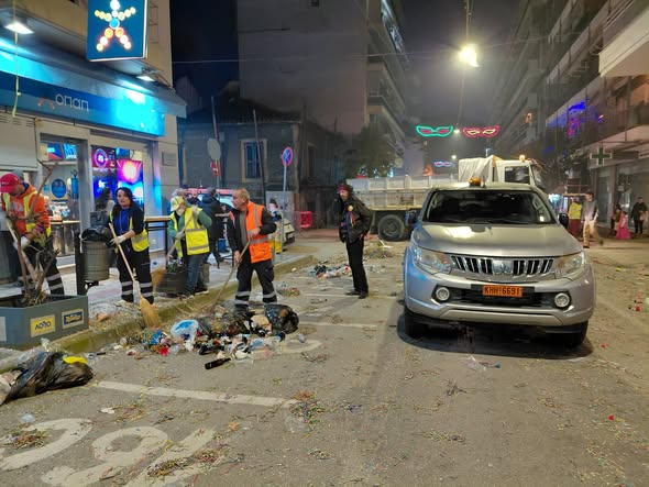 Πάτρα: Καθαριότητα «εξπρές» στο κέντρο με τόνους σκουπίδια ΒΙΝΤΕΟ - ΦΩΤΟ