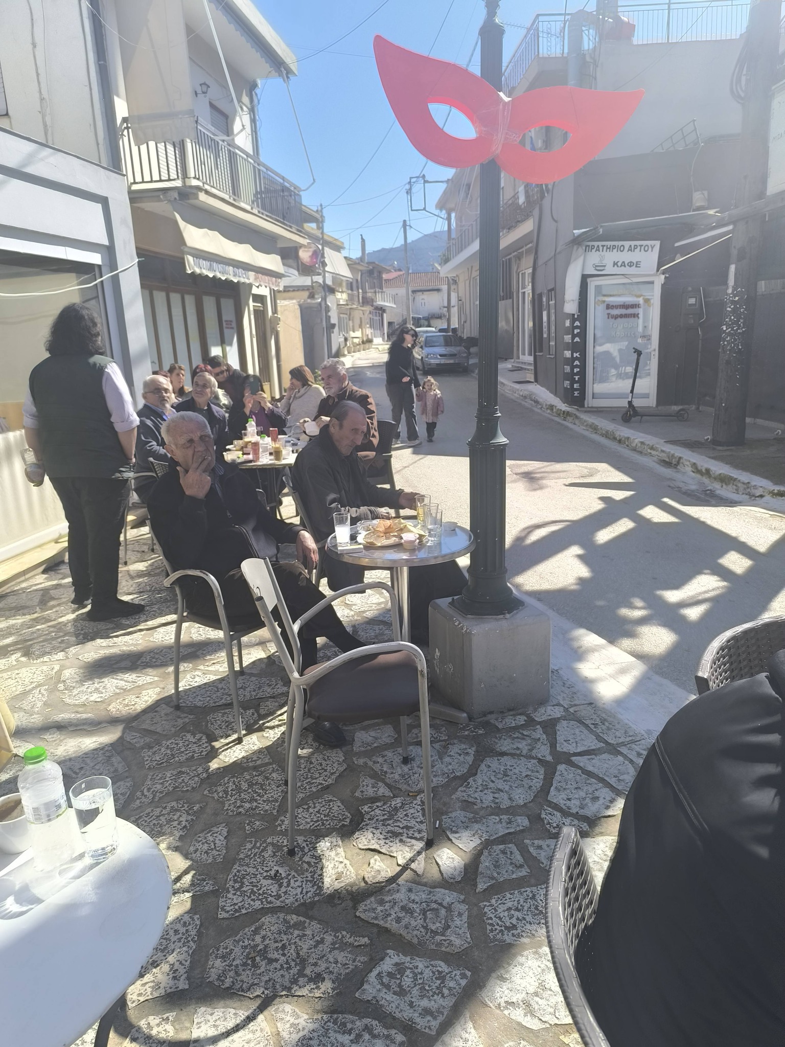 Το Μαζαράκι με εδέσματα Καθαράς Δευτέρας ΦΩΤΟ