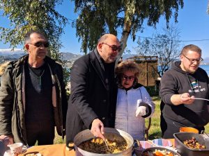 Εφτιαξε φασολάδα και χαλάρωσε στα Κούλουμα της Αιγιάλειας ο Υφυπουργός Πολιτισμού Ι. Φωτήλας ΦΩΤΟ 37 Εφτιαξε φασολάδα και χαλάρωσε στα Κούλουμα της Αιγιάλειας ο Υφυπουργός Πολιτισμού Ι. Φωτήλας ΦΩΤΟ