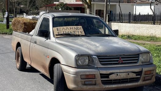 Μετέτρεψαν τα αγροτικά σε άρματα και τι διασκέδασαν στο Πάος Καλαβρύτων ΦΩΤΟ