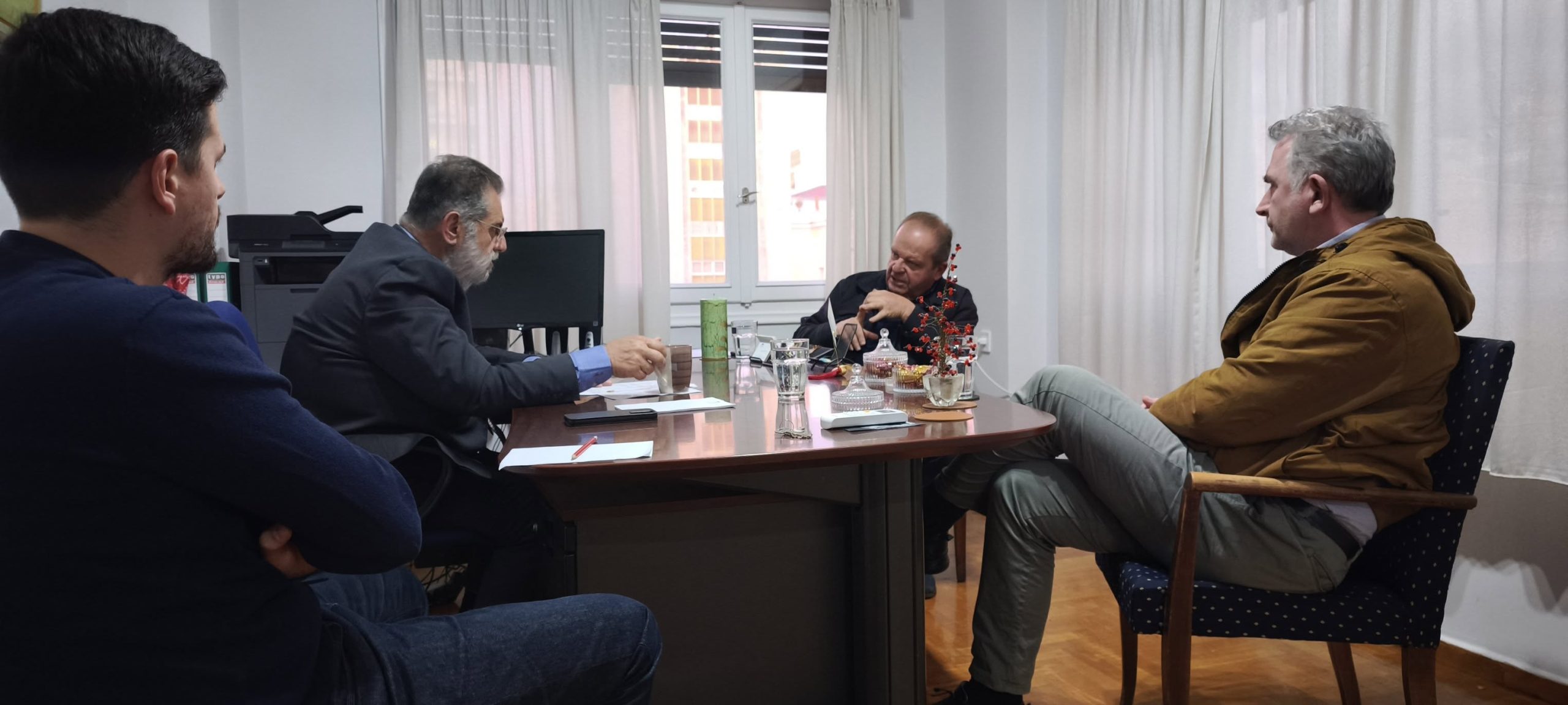 Πάτρα: Ο ΣΥΡΙΖΑ με τους Ιδιοκτήτες Ταξί για την βιωσιμότητα του κλάδου ΦΩΤΟ