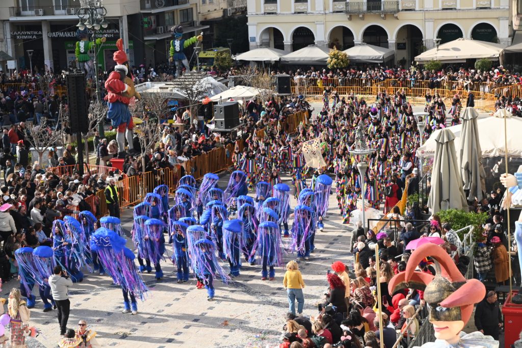 Πατρινό Καρναβάλι 2026: Αφησε εποχή η Μεγάλη Παρέλαση, χιλιάδες καρναβαλιστές μετέφεραν το κέφι ΦΩΤΟ - ΒΙΝΤΕΟ
