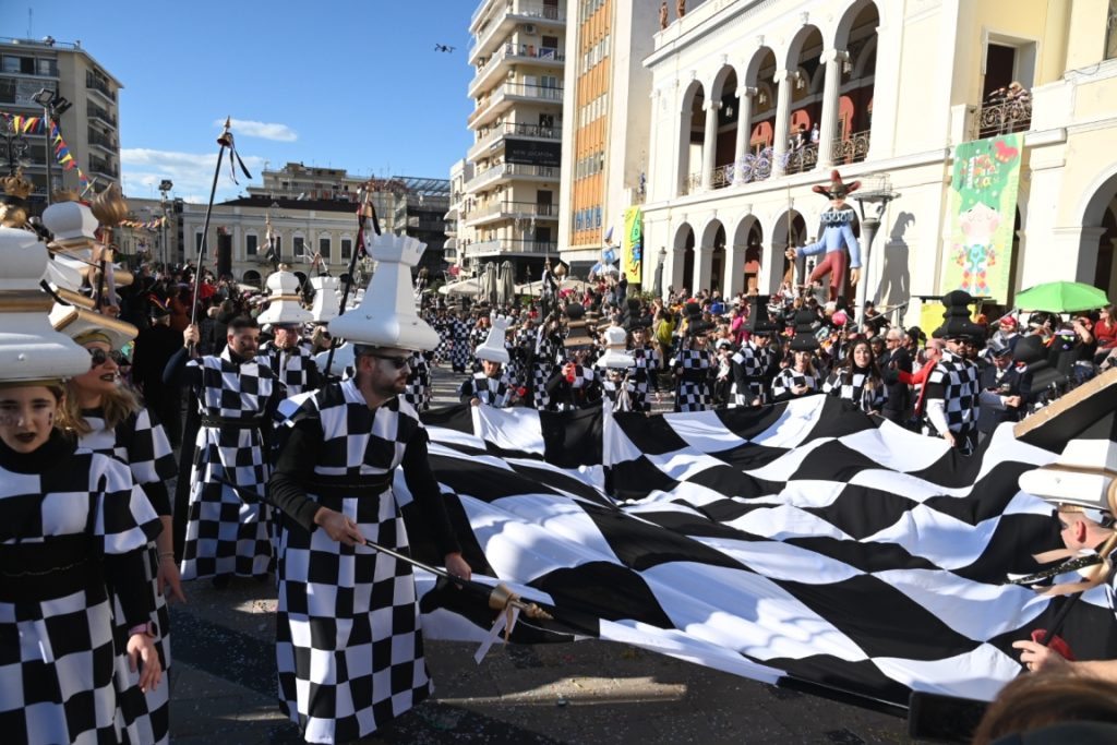Πατρινό Καρναβάλι 2026: Αφησε εποχή η Μεγάλη Παρέλαση, χιλιάδες καρναβαλιστές μετέφεραν το κέφι ΦΩΤΟ - ΒΙΝΤΕΟ