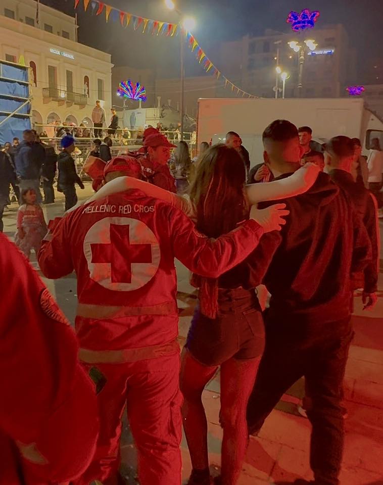 Πάτρα: Κακώσεις, λιποθυμίες, εκδορές σε 223 περιστατικά - Φύλαξη και με λέμβο - Ο επίσημος απολογισμός του Ερυθρού Σταυρού στο Καρναβάλι ΒΙΝΤΕΟ - ΦΩΤΟ