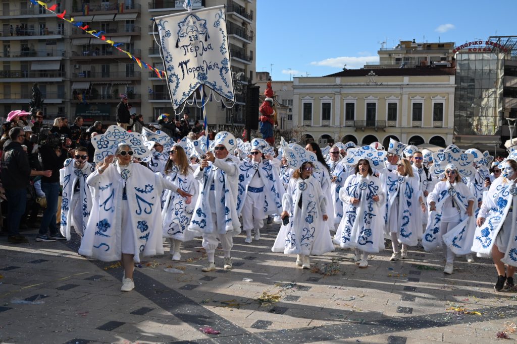 Πατρινό Καρναβάλι 2026: Αφησε εποχή η Μεγάλη Παρέλαση, χιλιάδες καρναβαλιστές μετέφεραν το κέφι ΦΩΤΟ - ΒΙΝΤΕΟ