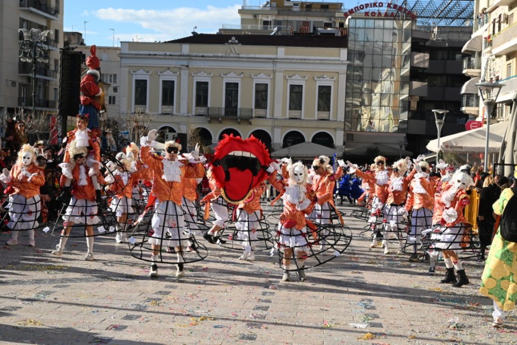 Πατρινό Καρναβάλι 2026: Αφησε εποχή η Μεγάλη Παρέλαση, χιλιάδες καρναβαλιστές μετέφεραν το κέφι ΦΩΤΟ - ΒΙΝΤΕΟ