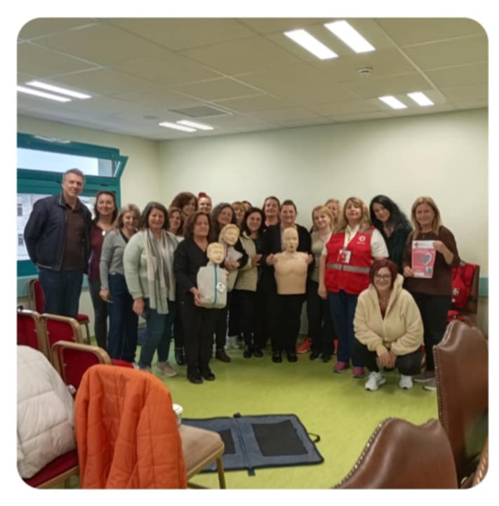 Εκπαίδευση ΚΑΡΠΑ και αντιμετώπισης πνιγμονής, από την 6η ΥΠΕ ΦΩΤΟ