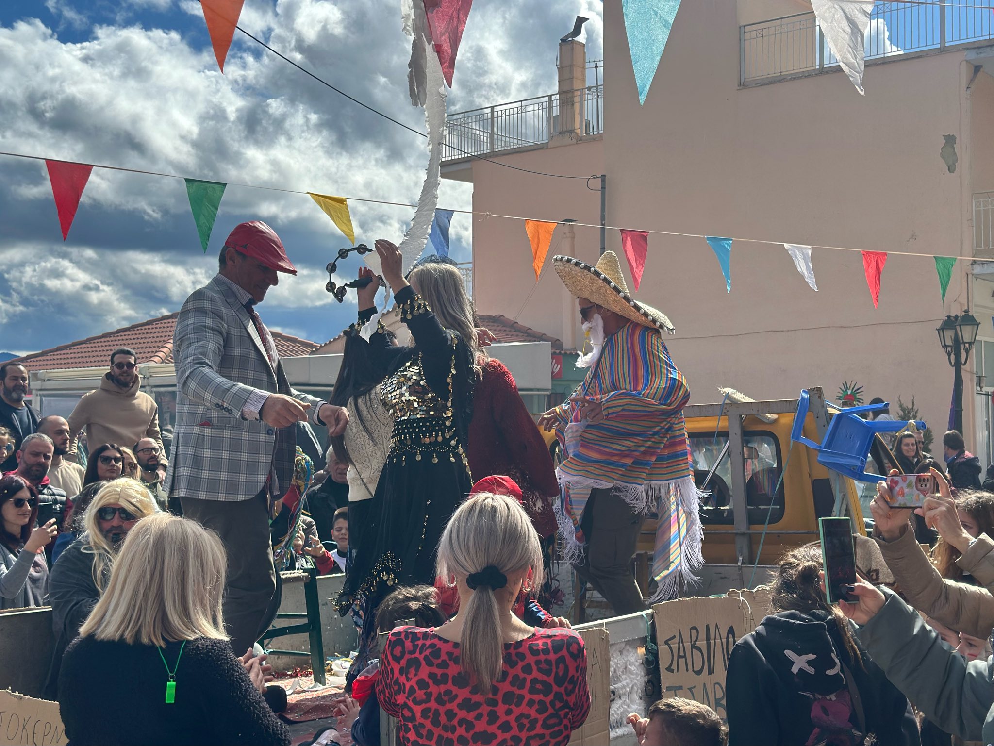 Ο Σύλλογος Δαφναίων Αχαΐας σε Καρναβαλική παρέλαση ΦΩΤΟ