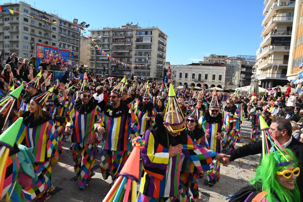 Πατρινό Καρναβάλι 2026: Αφησε εποχή η Μεγάλη Παρέλαση, χιλιάδες καρναβαλιστές μετέφεραν το κέφι ΦΩΤΟ - ΒΙΝΤΕΟ