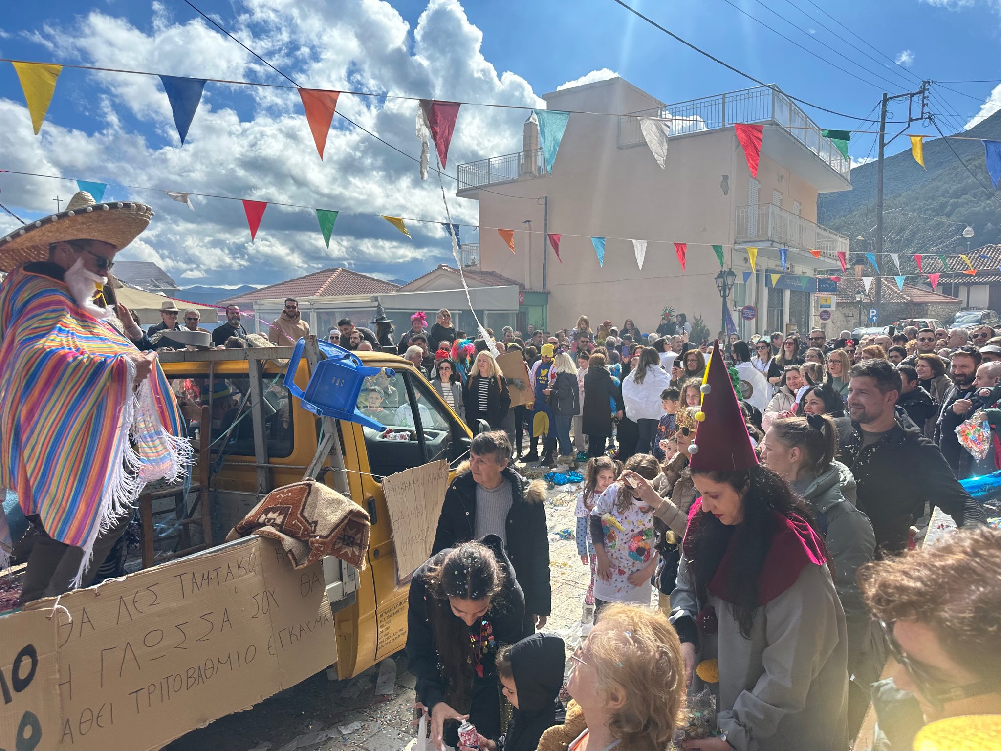 Ο Σύλλογος Δαφναίων Αχαΐας σε Καρναβαλική παρέλαση ΦΩΤΟ