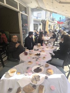 Το Μαζαράκι με εδέσματα Καθαράς Δευτέρας ΦΩΤΟ
