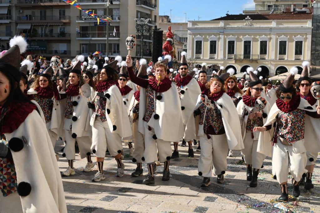 Πατρινό Καρναβάλι 2026: Αφησε εποχή η Μεγάλη Παρέλαση, χιλιάδες καρναβαλιστές μετέφεραν το κέφι ΦΩΤΟ - ΒΙΝΤΕΟ