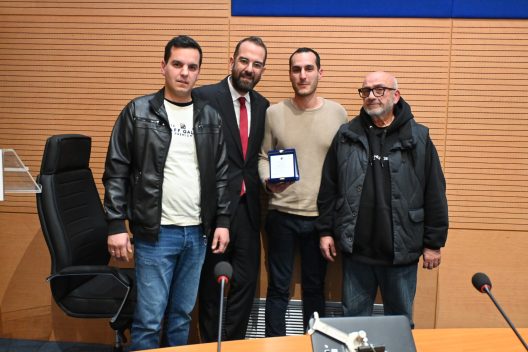 Πάτρα: Τιμητική πλακέτα στον αείμνηστο Περιφερειακό σύμβουλο Αρη Τηλιγάδη ΦΩΤΟ