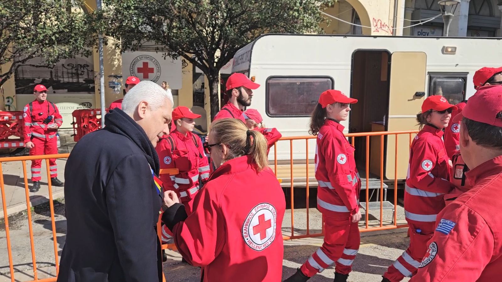 Συνολικά 180 εθελοντές μας πρόσεχαν ενώ διασκεδάζαμε ΦΩΤΟ