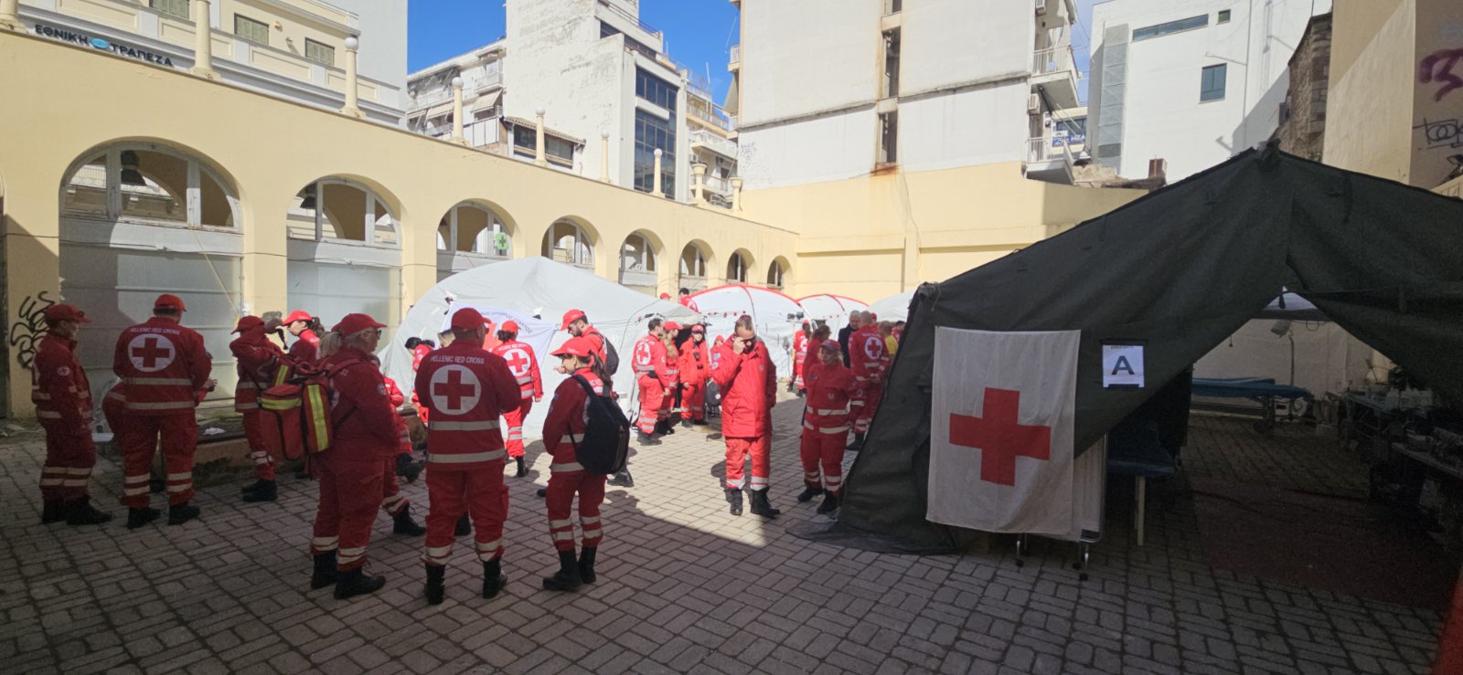 Συνολικά 180 εθελοντές μας πρόσεχαν ενώ διασκεδάζαμε ΦΩΤΟ 25 Συνολικά 180 εθελοντές μας πρόσεχαν ενώ διασκεδάζαμε ΦΩΤΟ