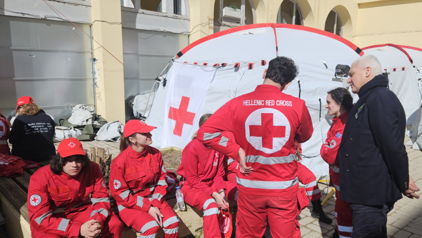 Συνολικά 180 εθελοντές μας πρόσεχαν ενώ διασκεδάζαμε ΦΩΤΟ