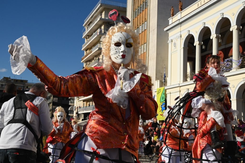 Πατρινό Καρναβάλι 2026: Αφησε εποχή η Μεγάλη Παρέλαση, χιλιάδες καρναβαλιστές μετέφεραν το κέφι ΦΩΤΟ - ΒΙΝΤΕΟ