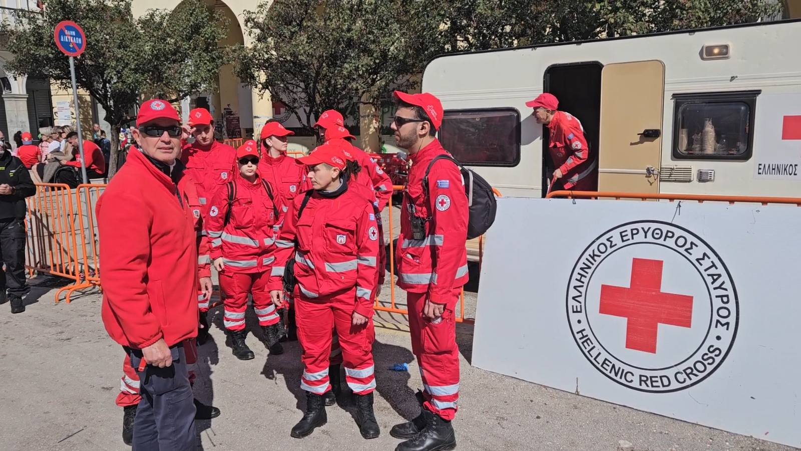 Συνολικά 180 εθελοντές μας πρόσεχαν ενώ διασκεδάζαμε ΦΩΤΟ