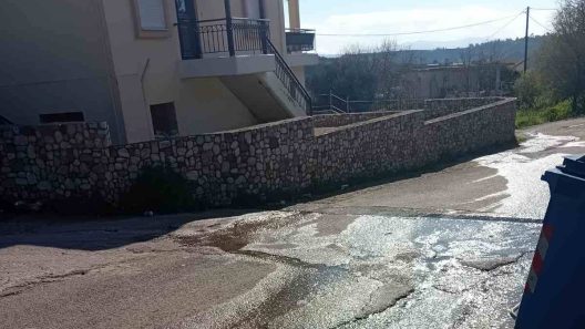 Πάτρα: Κινδυνεύει σπίτι από πλημμύρες, μετά την φωτιά του καλοκαιριού - Μία οικογένεια σε απόγνωση - Αποκαλυπτική αυτοψία ΦΩΤΟ