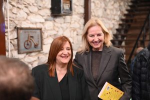 Παρουσιάστηκε το νέο μυθιστόρημα της Γιώτας Κοντογεωργοπούλου, «Τάματα» ΦΩΤΟ 35 Παρουσιάστηκε το νέο μυθιστόρημα της Γιώτας Κοντογεωργοπούλου, «Τάματα» ΦΩΤΟ
