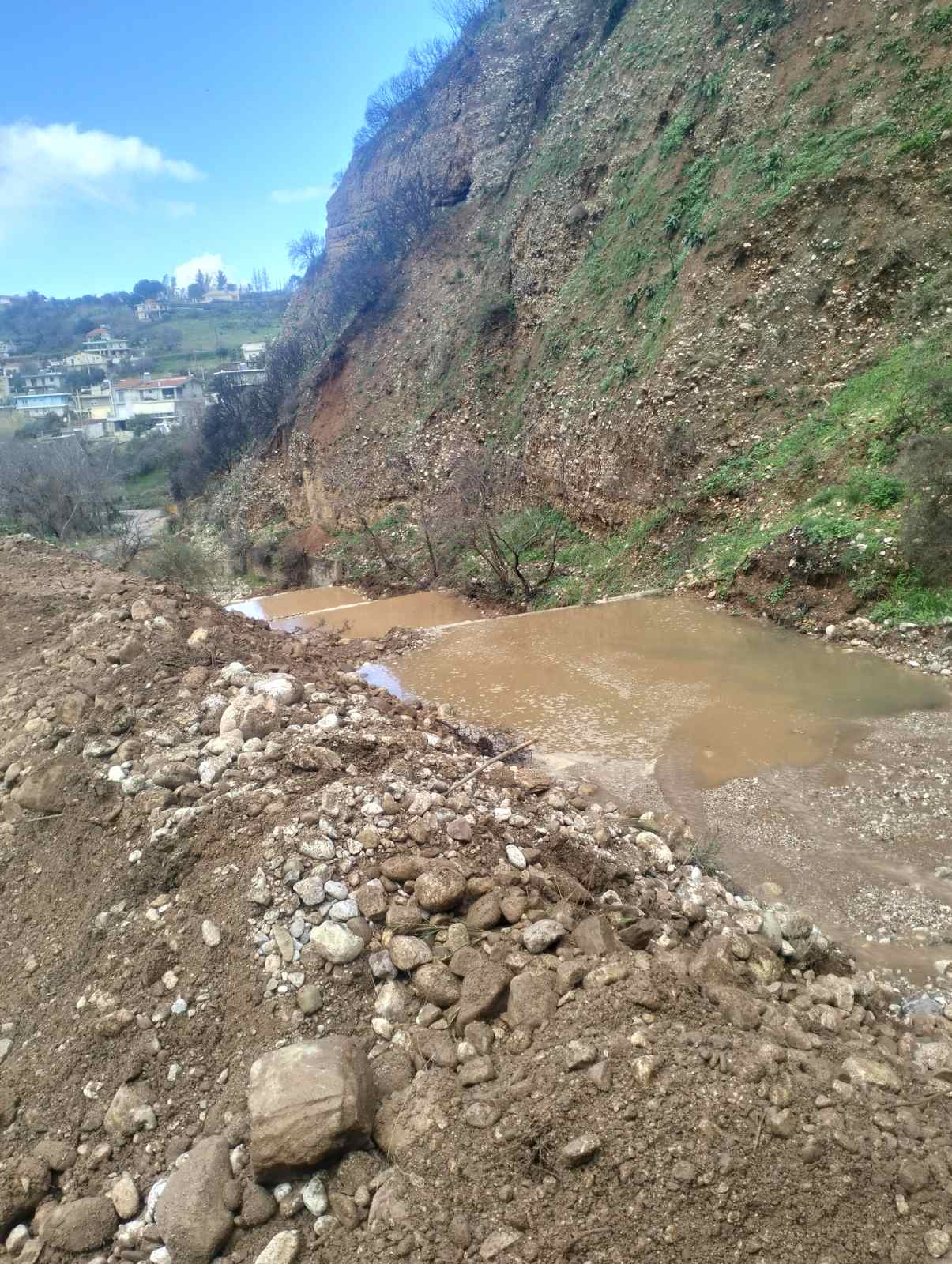 Πάτρα: Η Πολιτική Προστασία στα «απόνερα» της κακοκαιρίας στην Βούντενη ΦΩΤΟ