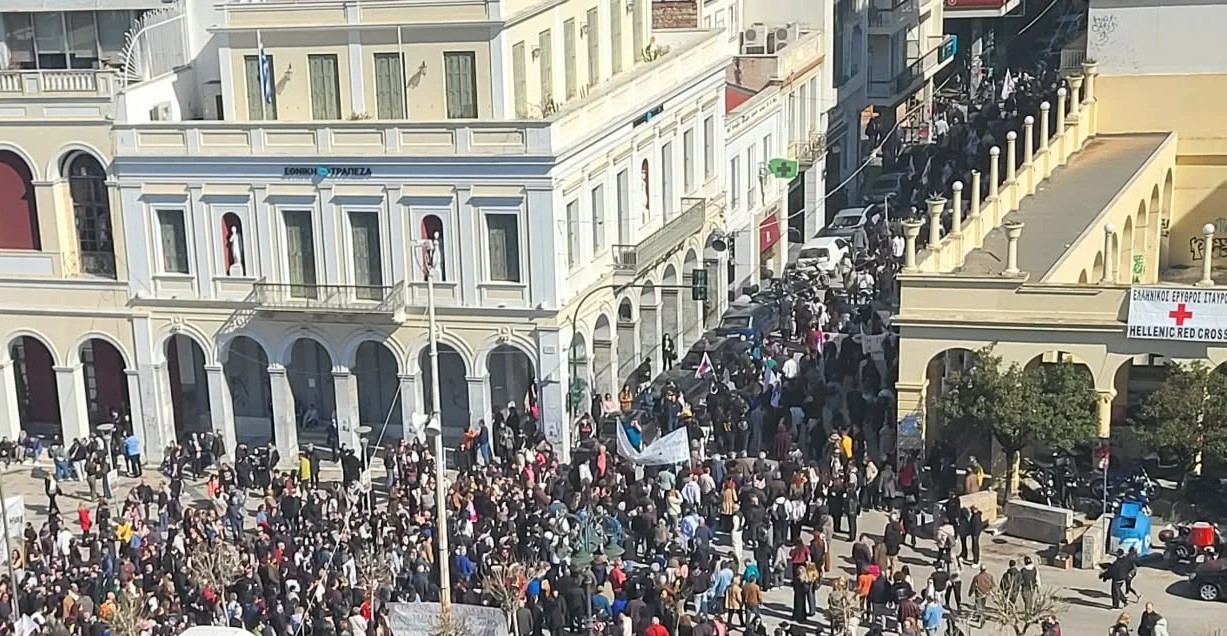 Πάτρα: Τρία χρόνια από την τραγωδία των Τεμπών - «Η κονωνία δεν ξεχνά» το σύνθημα του μεγάλου συλλαλητηρίου ΦΩΤΟ