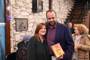 Παρουσιάστηκε το νέο μυθιστόρημα της Γιώτας Κοντογεωργοπούλου, «Τάματα» ΦΩΤΟ 34 Παρουσιάστηκε το νέο μυθιστόρημα της Γιώτας Κοντογεωργοπούλου, «Τάματα» ΦΩΤΟ